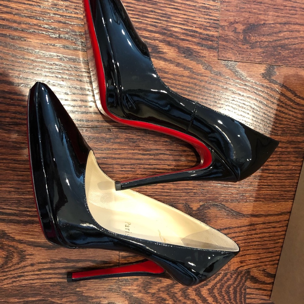 Authentic Christian Louboutin. Size 39. - Picture 4 of 8